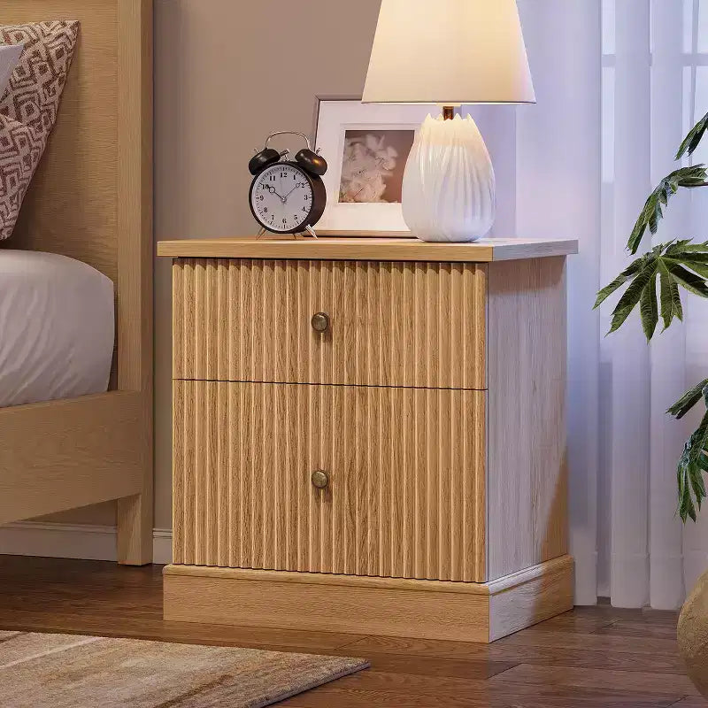 Table de chevet cannelée de style Mid-Century avec 2 tiroirs - Table d'appoint en bois clair pour chambre à coucher ou salon
