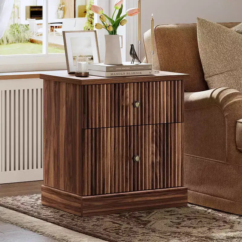 Table de chevet cannelée de style Mid-Century avec 2 tiroirs - Table d'appoint en bois clair pour chambre à coucher ou salon