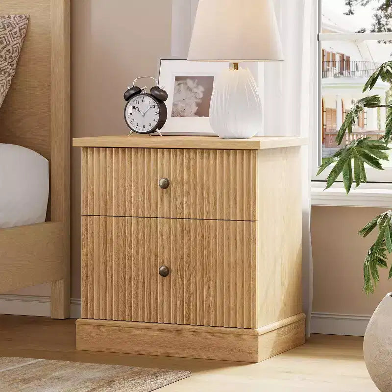 Table de chevet cannelée de style Mid-Century avec 2 tiroirs - Table d'appoint en bois clair pour chambre à coucher ou salon
