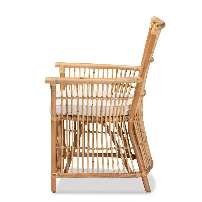 Fauteuil rembourré en rotin naturel de style bohème moderne avec coussin d'assise